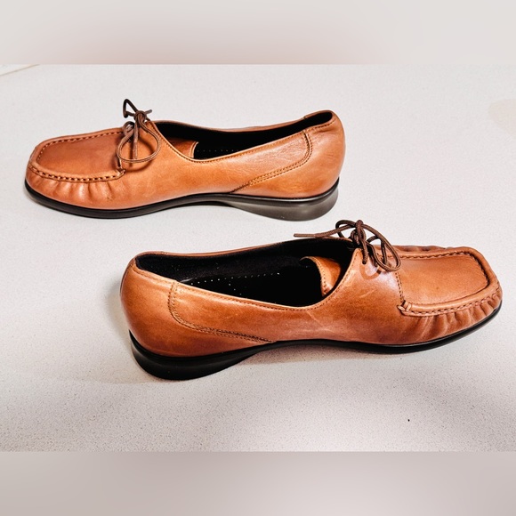 SAS Women’s 9.5 WIDE Lace Up Loafer TAN EUC Made in USA - Picture 6 of 8